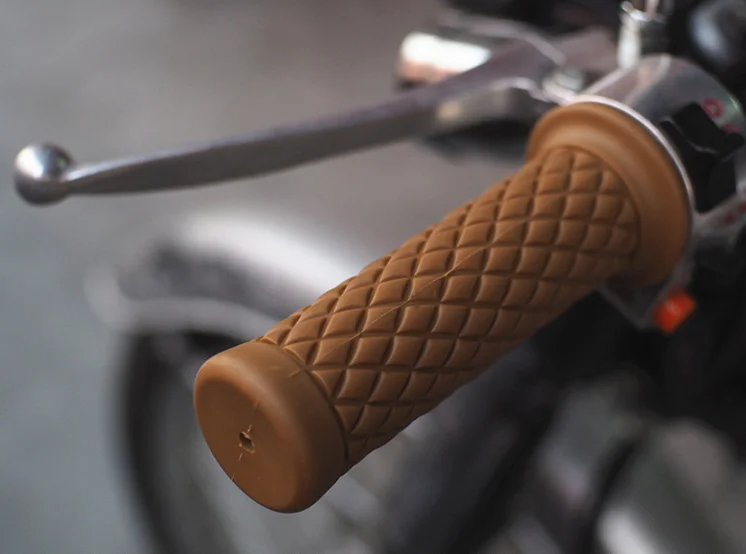 

7/8" 22cm Motorcycle Hand Grips Retro Handle Rubber Bar Gel Grip for Triumph Street Scrambler Vespa GTS 300 Piaggio Moto Guzzi