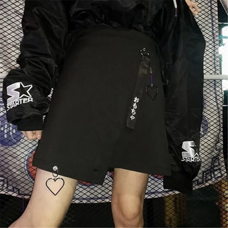 

2018 Summer Japanese Harajuku Black Skirts Women Streamers High Waist Skirt With Love Pendant Skirt Goth Dark Street Wear Skirts