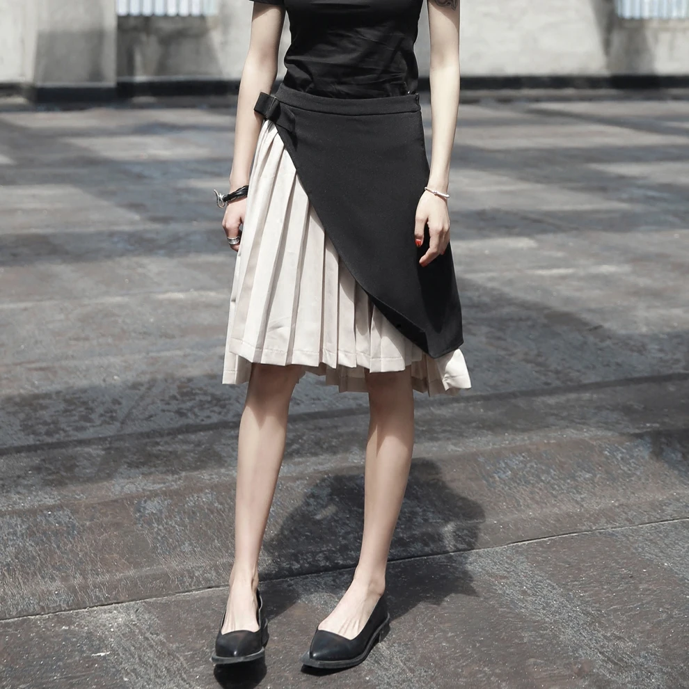 

Summer Women's New Fashion Catwalk original black beige stitching Irregular design skirt asymmetric pleated Female Skirts