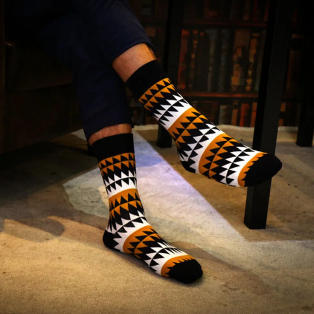 Fashion British Style Men Sock Trendy Neutral Cotton Middle Socks