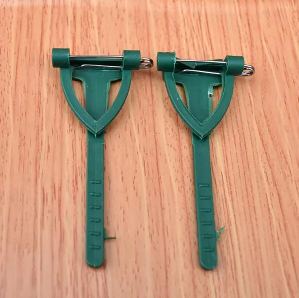 

Cheap 10Pcs/Lot 2.5x7cm Triangle Brooch Handmade Corsage Making Brooch Straps Plastic Accessories Advanced Brooches