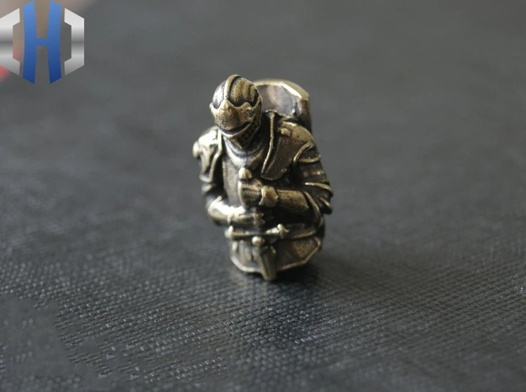 EDC Vintage Vicissitude Knight Brass Crusader Armor Warrior Knife Umbrella Rope Buckle Key Drop Knife Beads EDC Vintage Vicissitude Knight Brass Crusader Armor Warrior Knife Umbrella Rope Buckle Key Drop Knife Beads