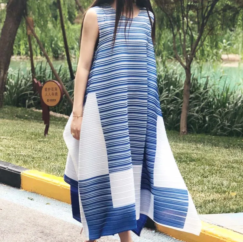

LANMREM 2019 Summer New Fashion Temperament Women Loose Plus Casual Round Neck Striped Double-layer Printed Sleeveless Dress TC281