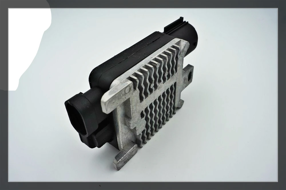 free shipping Engine Cooling Fan Relay For VOLVO V40 S40 V50 C30 C70