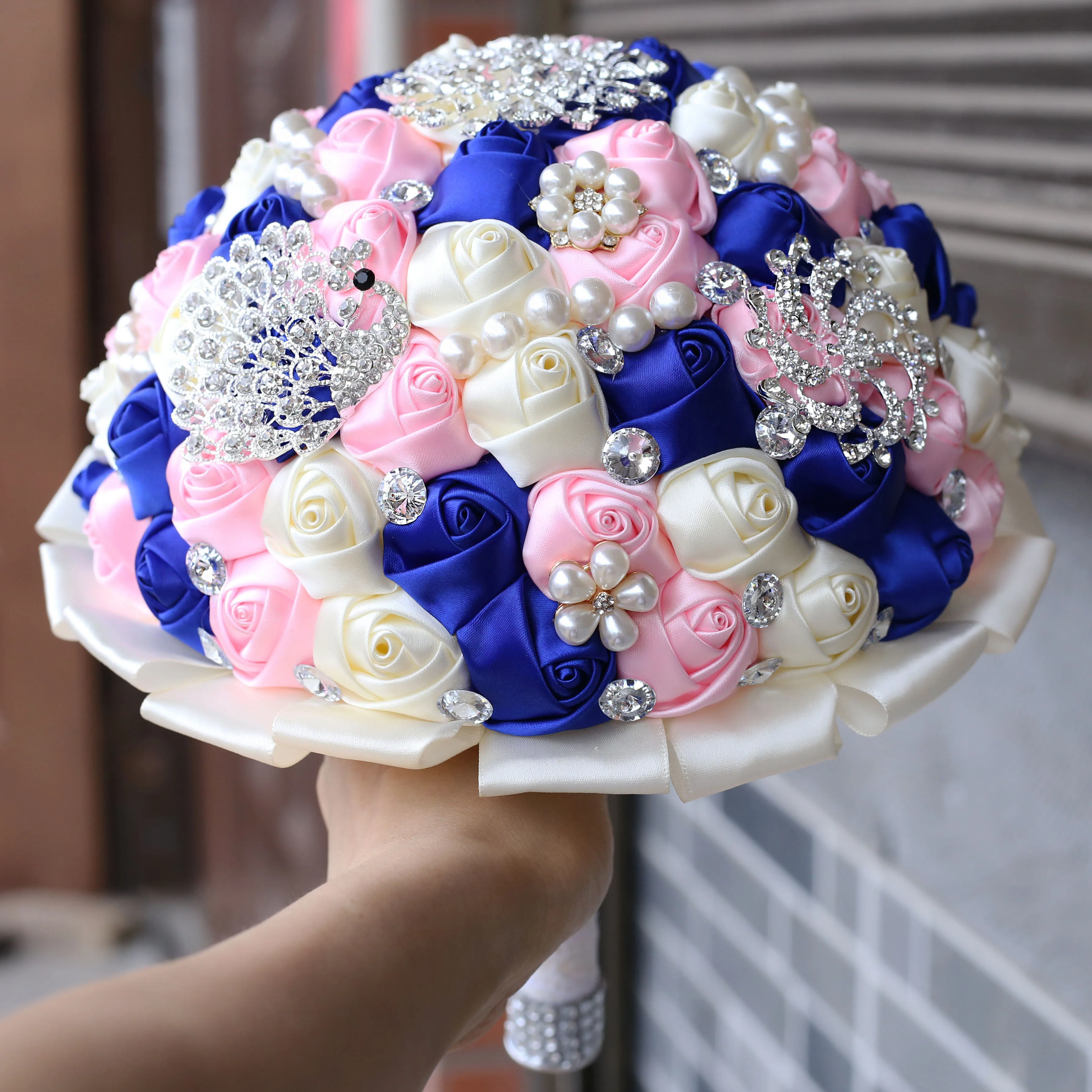 New Customiza Ribbon Rose Wedding Bouquets Bridesmaid Hand Hold Artificial Flower Pearls Crystal Bridesmaid Holding Flowers W230 New Customiza Ribbon Rose Wedding Bouquets Bridesmaid Hand Hold Artificial Flower Pearls Crystal Bridesmaid Holding Flowers W230