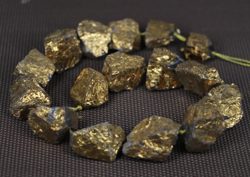 

15.5"Strands Gold Mystic Titanium Natural Crystal Quartz Graduated Rough Nugget Beads,Raw Crystal Cut Nugget Nacklace Beads