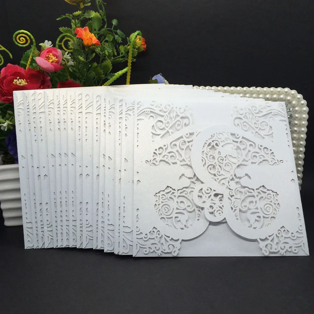 

40pcs Delicate Iridescent Pearl Paper Wedding Invitation Card Heart Pattern Hollow Out Carved Crafts Card for Wedding Party