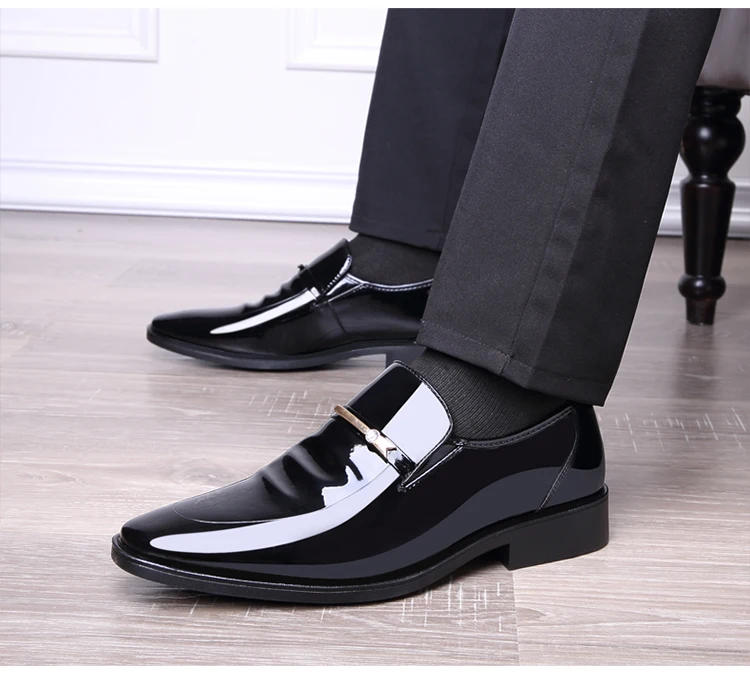 Летние Мужские модельные туфли с острым носком; дышащие черные свадебные туфли; деловые туфли; мужские туфли-оксфорды из лакированной кожи