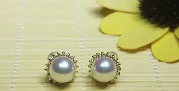 

gorgeous pair of 9-10 south sea round white pearl stud earring 18/ k