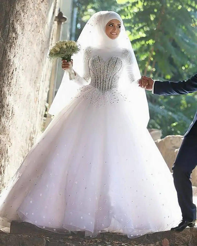 Latest Design Saudi Arabia Bride Dress Dubai Beads Crystal Ball Gown Wedding Dresses 2017 with font