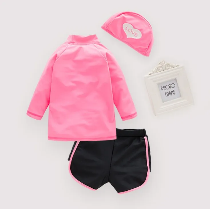 Новое поступление прекрасный розовый сердцем Половина рукава для маленьких девочек Купальник с Кепки/Детский комплект из 3 предметов купальный костюм 3134