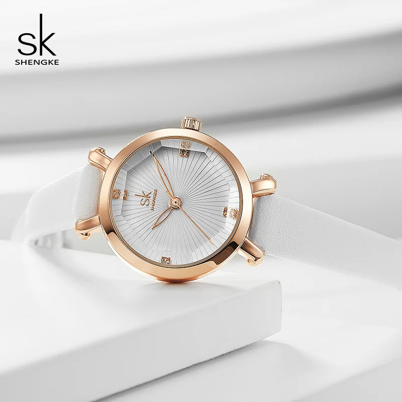 Relógio de Quartzo Presentes do Dia da Mulher Shengke Pequeno Mostrador Redondo Senhoras Relógios Moda Couro Feminino Reloj Mujer 2020 sk