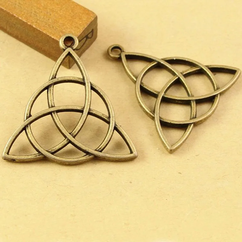 28*29MM Antique Bronze Vintage Irish knot charms triquetera pendant trinity ancient symbol