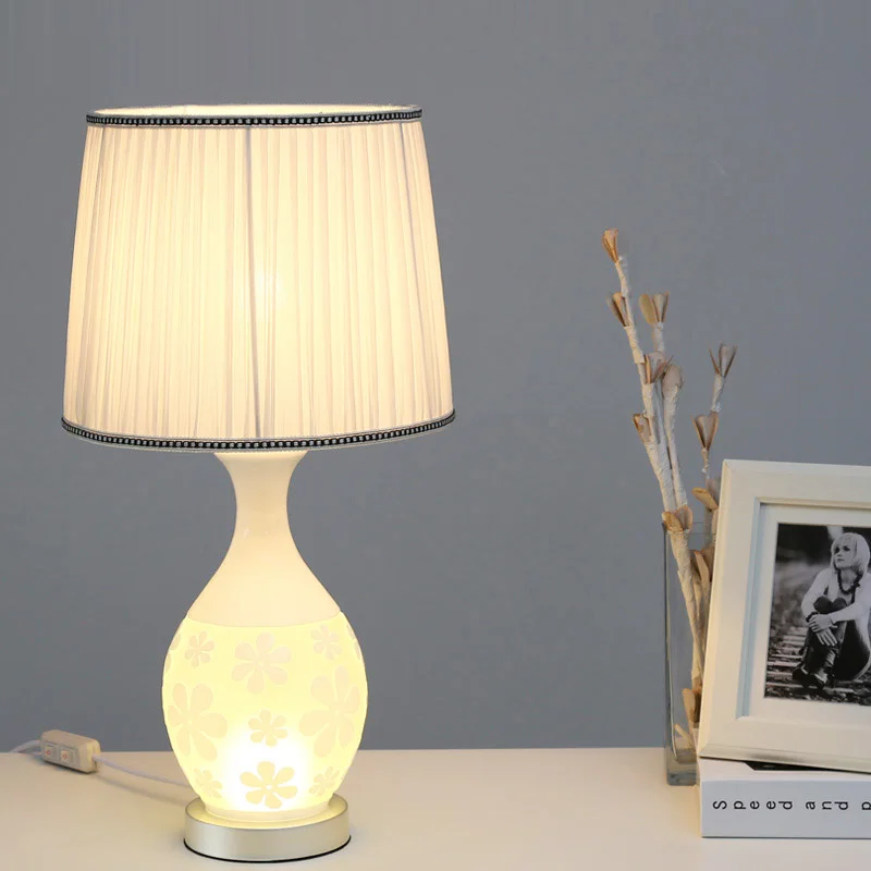 النوم مصابيح مصباح طاولة زجاج مصباح زخرفة بسيطة الحديثة الراقية الأزياء الإبداعي شخصية الإغاثة LU807124
