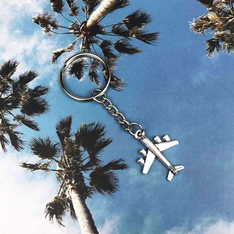

Creative 1PC Aircraft Model Keychain Women Men Outdoor Car Bag Key Ring Captain Traveler Pendant Keyring Jewelry Gifts 2019 New