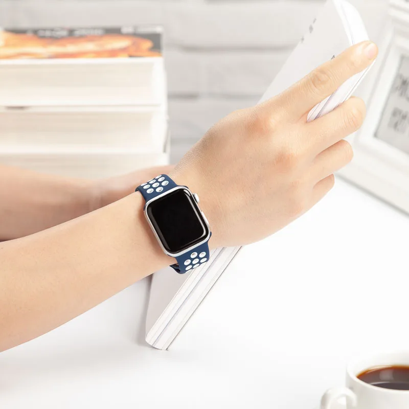 Silicone Replacement Sport Band For Apple Watch Band 38mm 40mm 42mm 44mm Bracelet Watch Strap For iWatch Series 4/3/2/1 81010 Silicone Replacement Sport Band For Apple Watch Band 38mm 40mm 42mm 44mm Bracelet Watch Strap For iWatch Series 4/3/2/1 81010
