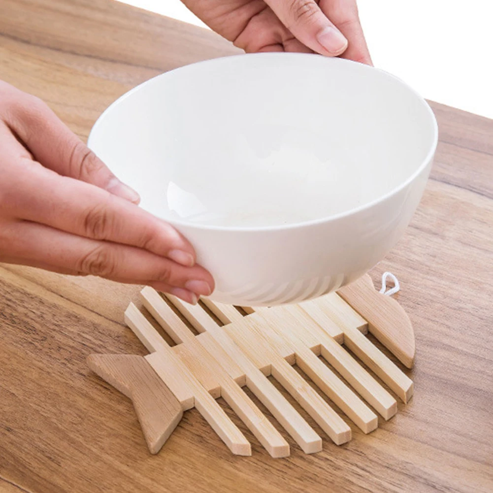

Wooden Trivet, Home Kitchen Bamboo Hot Pads Heat Insulated and Fish Shape Cute Pads Trivet
