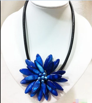 

CB181 17" Hand knit blue shell sun flower leather necklace