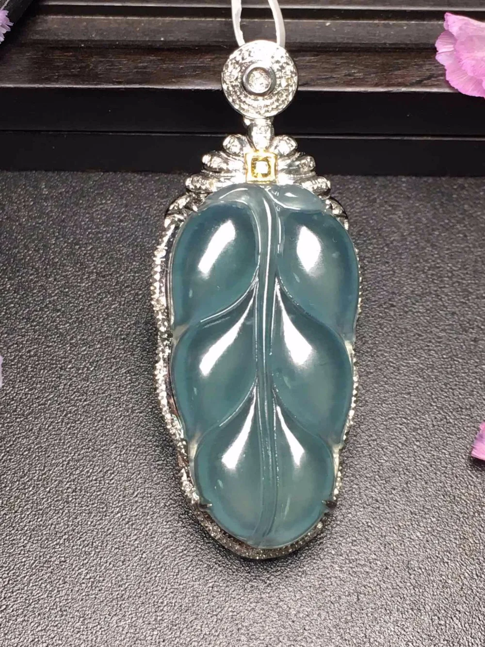 

Fine Jewelry Real 18K White Gold Leaf Natural Burmes Jade Gemstones Jadite Pendant Necklace Pendants Necklaces