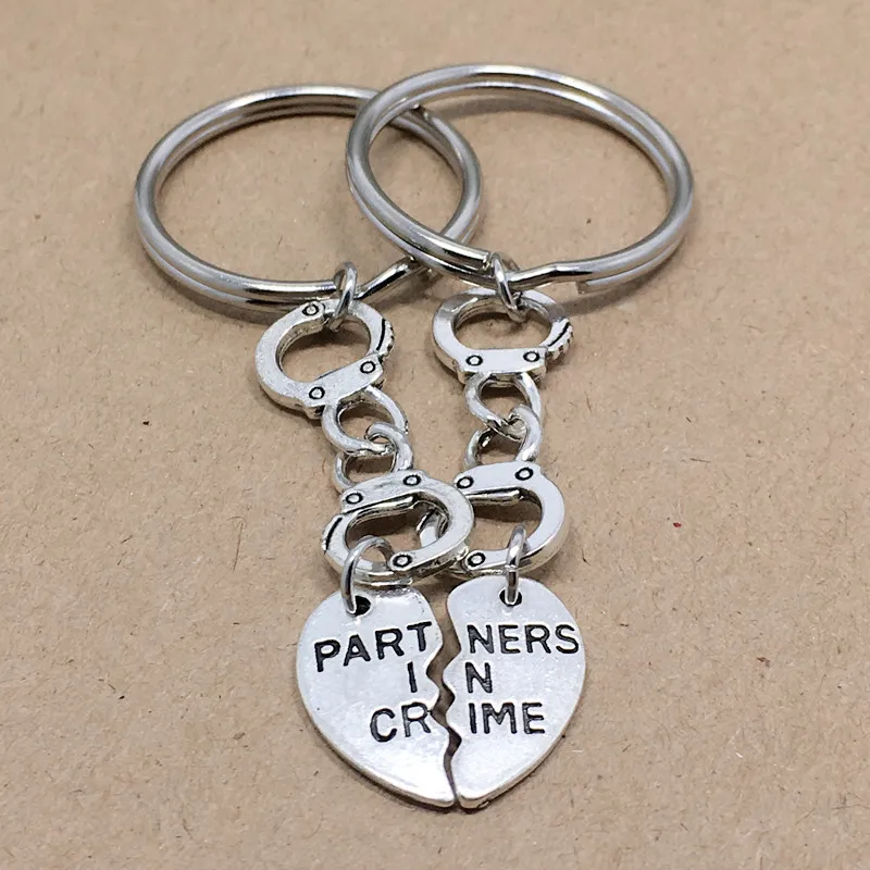 

Criminals Handcuffs Keychain Double Spell Love Charm Pendant Key chain Explosion Models Jewelry Fashion Valentine's Day Gift