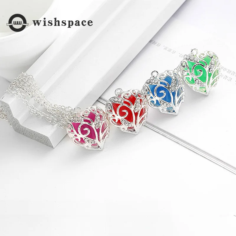 

Europe and the United States the new creative hearts metal package with multicolor luminous shorter women necklace jewelry