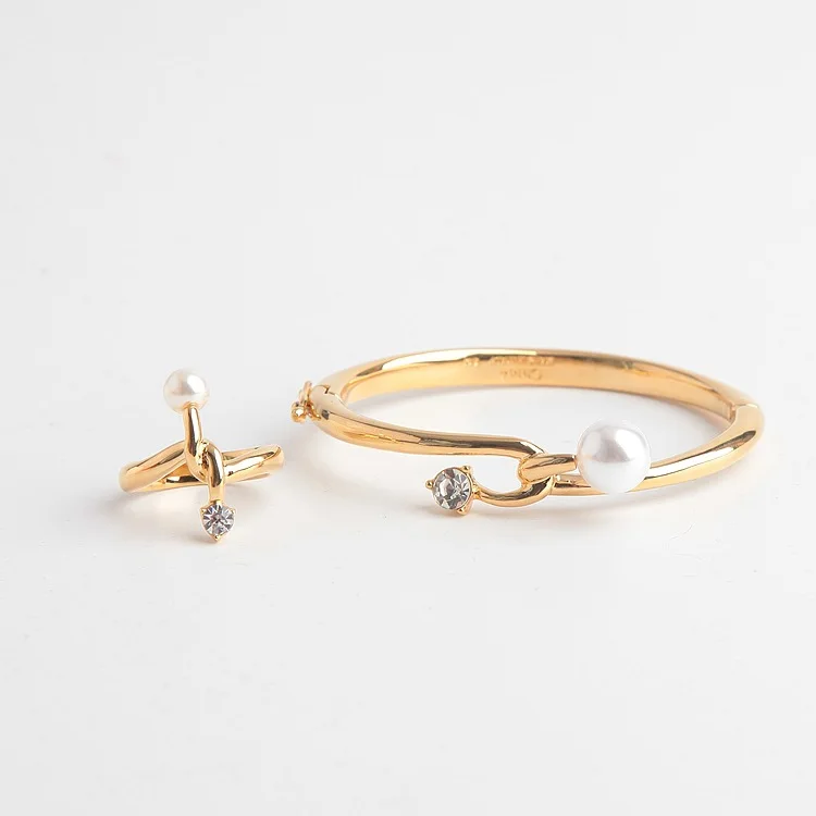 

Europe and the United States popular jewelry personality creative rope knot buckle temperament simple pearl bangle set
