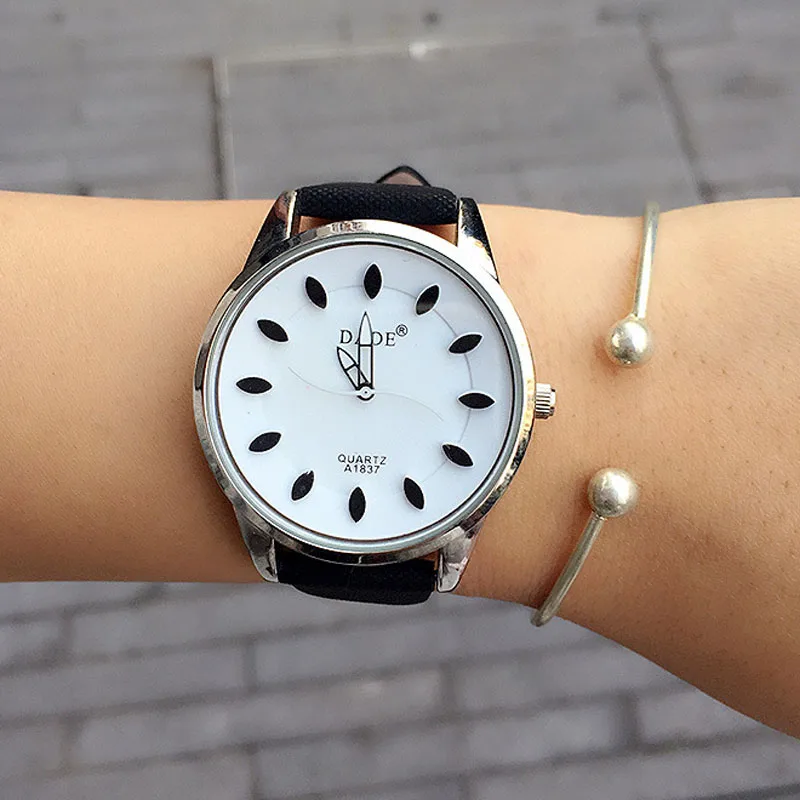 Cena Klasyczne 2018 nowych moda proste stylowy top słynnej luksusowej marki zegarek kwarcowy kobiety skórzane zegarki na co dzień modny zegarek Reloj mujeres