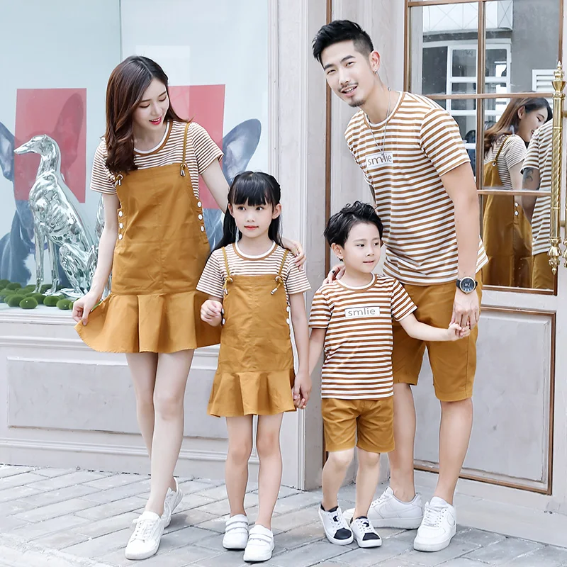

Mom Daughter Fashion Dress Brother Sister Sets Striped Daddy Son Short T-shirt and Shorts Set Lovers Summer Set Family Clothes