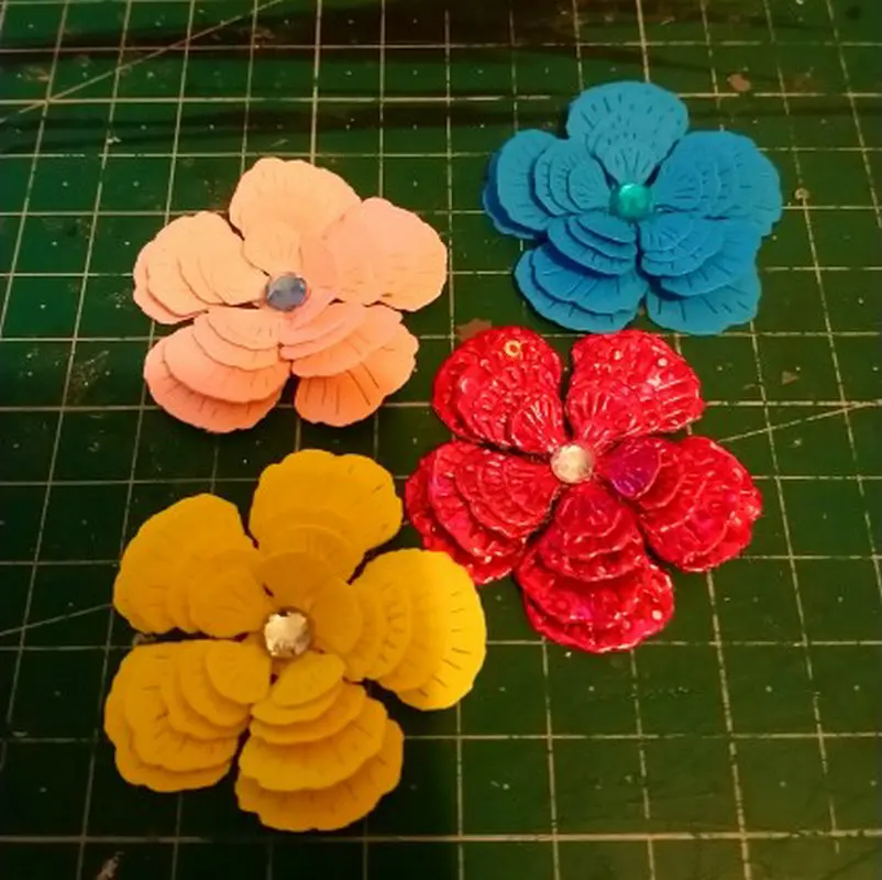 

76x86mm Flower Stitched Metal Cutting dies Christmas Holiday Stencil for DIY Scrapbooking Craft dies Cut Decor Photo Cards 2019