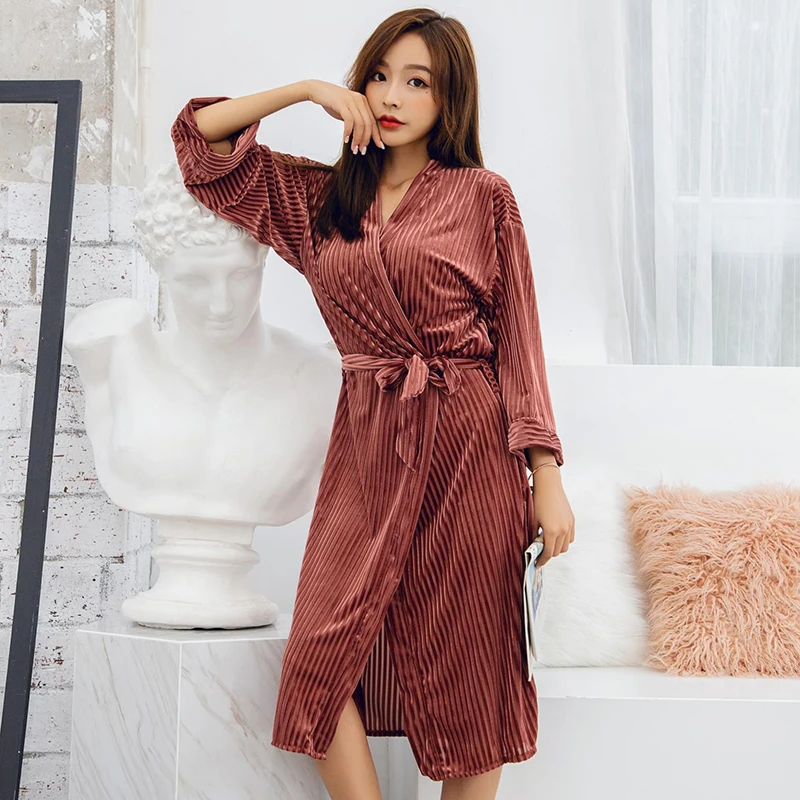 2018 Новый осень-зима толстые теплые фланелевые мягкие кимоно халаты для Для женщин с длинным рукавом коралловый бархатный халат для дома