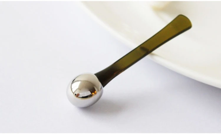 Eye-Cream-Stick_04