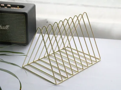 Gold color Настольная треугольная железная художественная коробка для компакт-дисков, записывающая полка, CD Дисковая полка, специальная LP черная резиновая полка для графофона - Цвет: Gold color