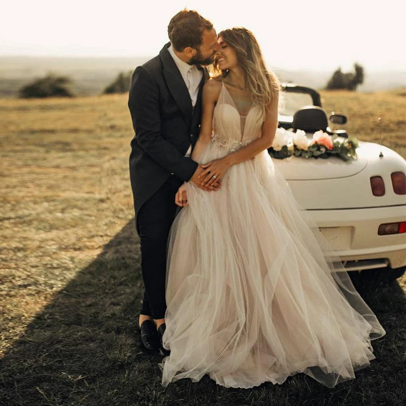 

2019 Bohemian Wedding Dresses Sexy Spaghetti Straps Backless Lace Boho Bridal Gowns Custom Made Country Beach Wedding Dress