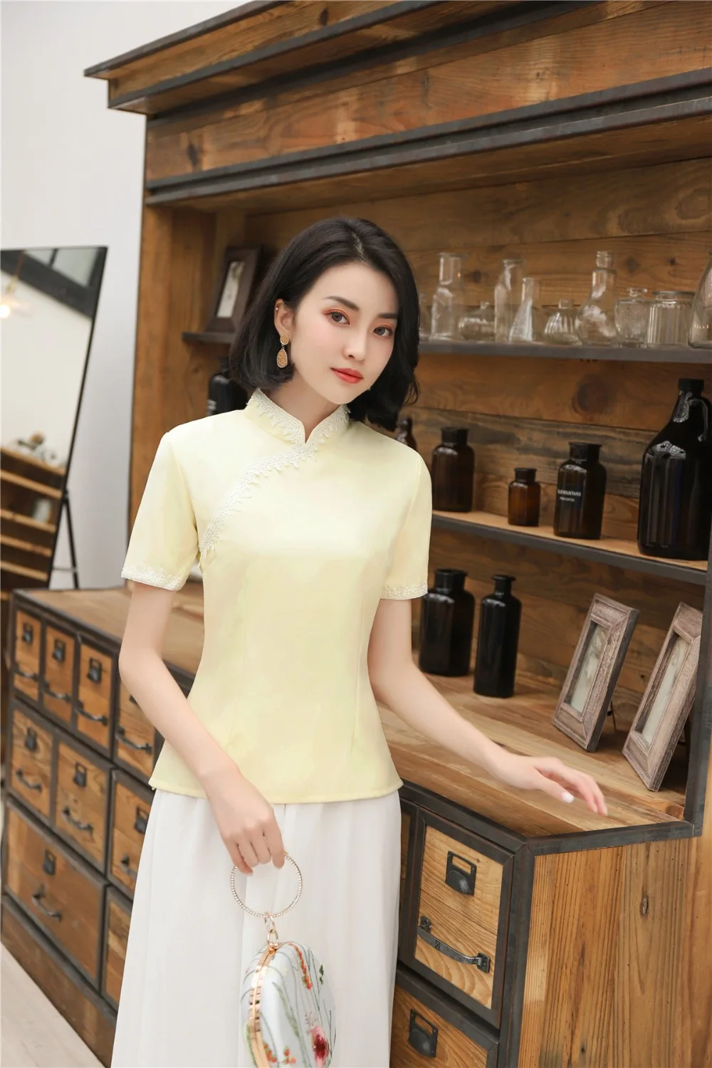 Шанхай история короткий рукав искусственный шелк Cheongsam Топ решетки Традиционный китайский Топ Для женщин блузка