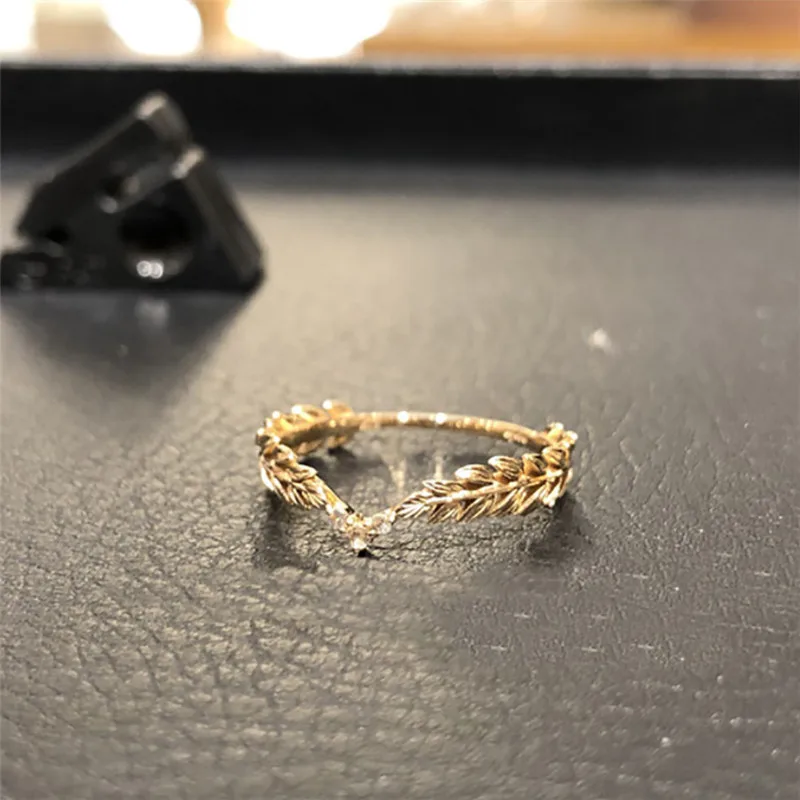 

Sunmall Gold Color Woman Rings Leaf Girl Enagement Ring Crystal LadY Classic Style Female Special Design Heart Ring Gift
