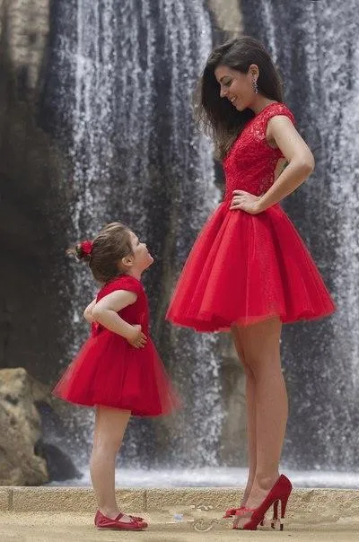 

2019 red lace a line short mother and daughter dress jewel capped sleeves lace formal party gowns prom dresses