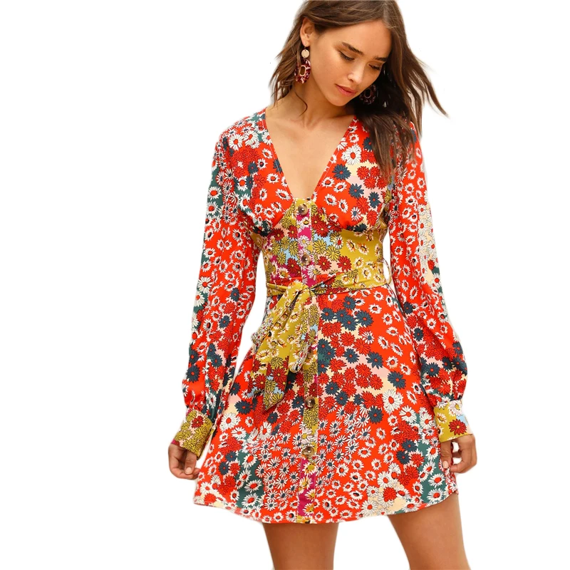 Платье каролина с пуговками. Наряд на пляжную вечеринку. Мультиколор женские платья. Платье женское верх джинса низ шифон. Платье venus.