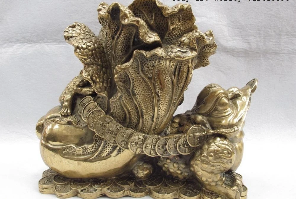 

Chinese Folk Copper Bronze Feng shui Lucky Wealth Three-legged Toad Pull cabbage