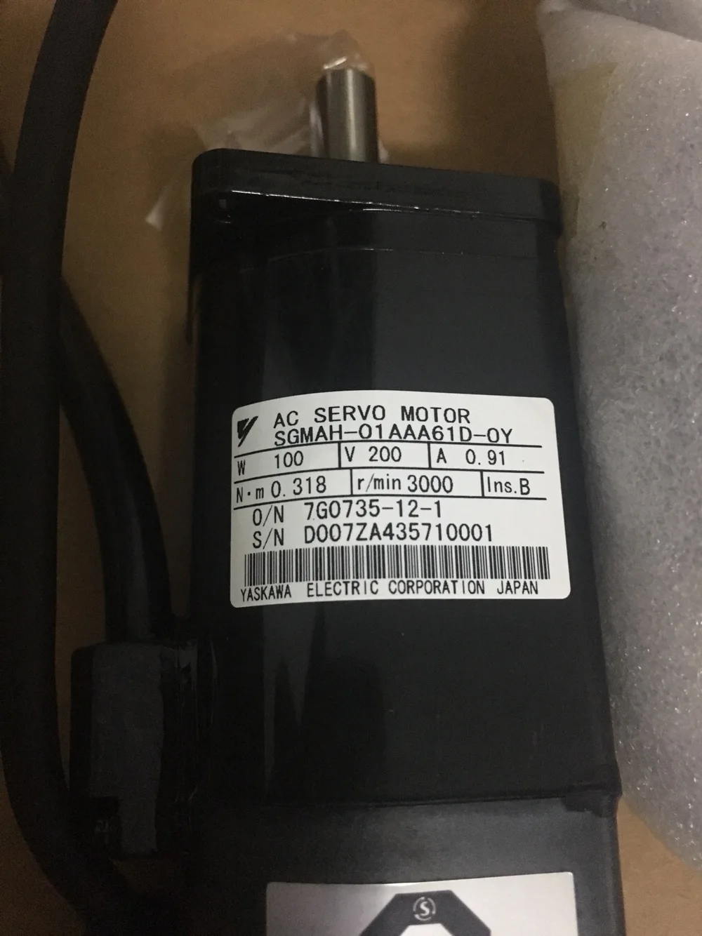И серводвигатель переменного тока SGMAH-01AAA61D-OY SGMAH-01AAA61D-0Y* есть, пожалуйста, свяжитесь с нами для реального фото