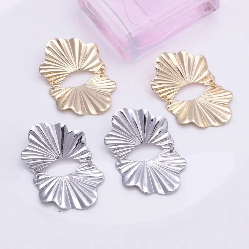 

EK327 Simple Design Shiny Big Metal Earrings Exaggerate Gold Color Lotus Leaf Shaped Earrings for Women Flower Steampunk Jewelry