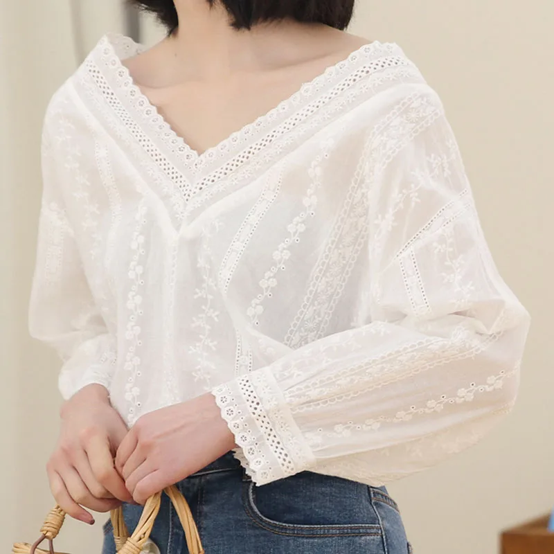 

2019 New Boho Style White Hollow Out Lacework V-Neck Loose Blouse Women Summer Small Fresh Shirt Tops