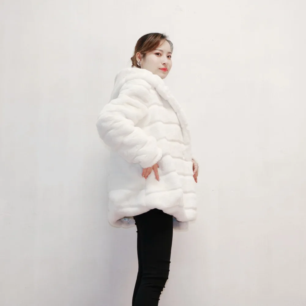 Женское пальто из искусственного меха, черный и розовый цвета, большие размеры, свободная куртка с капюшоном и кроличьим мехом, новинка года, осенне-зимняя Толстая теплая одежда, LD1108