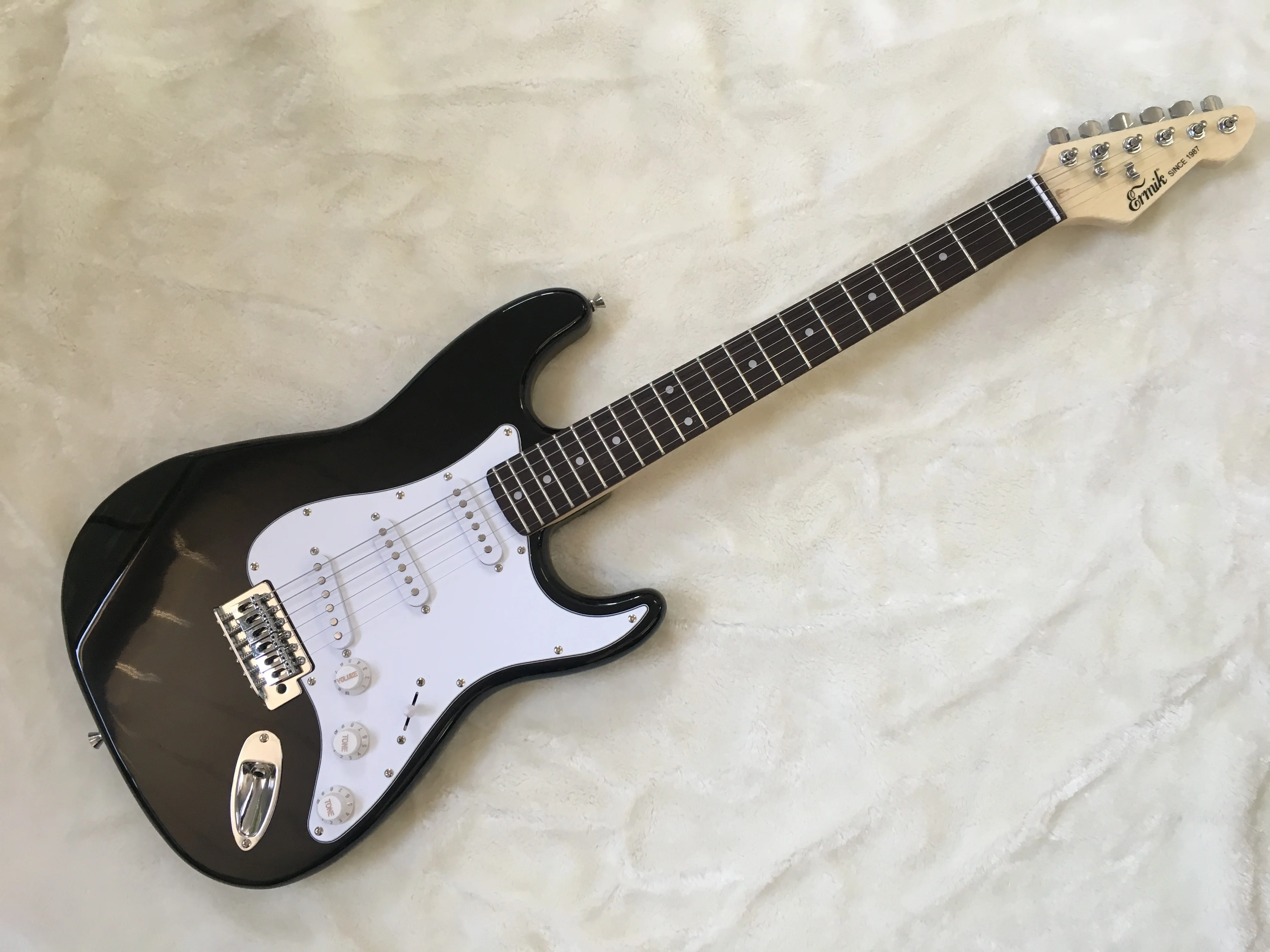 

Electric guitar/2019 new ermik st black color guitar/guitar in china