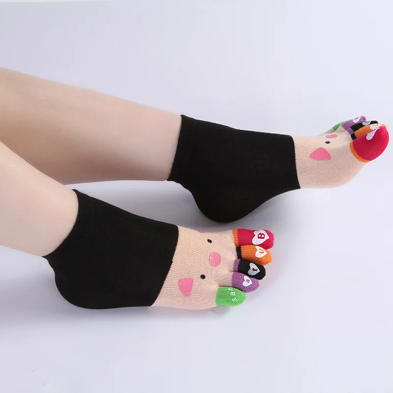 Короткие хлопковые носки для йоги с рисунком свинки из мультфильма, короткие носки для йоги, осенние носки с пятью пальцами, женские носки - Цвет: Black