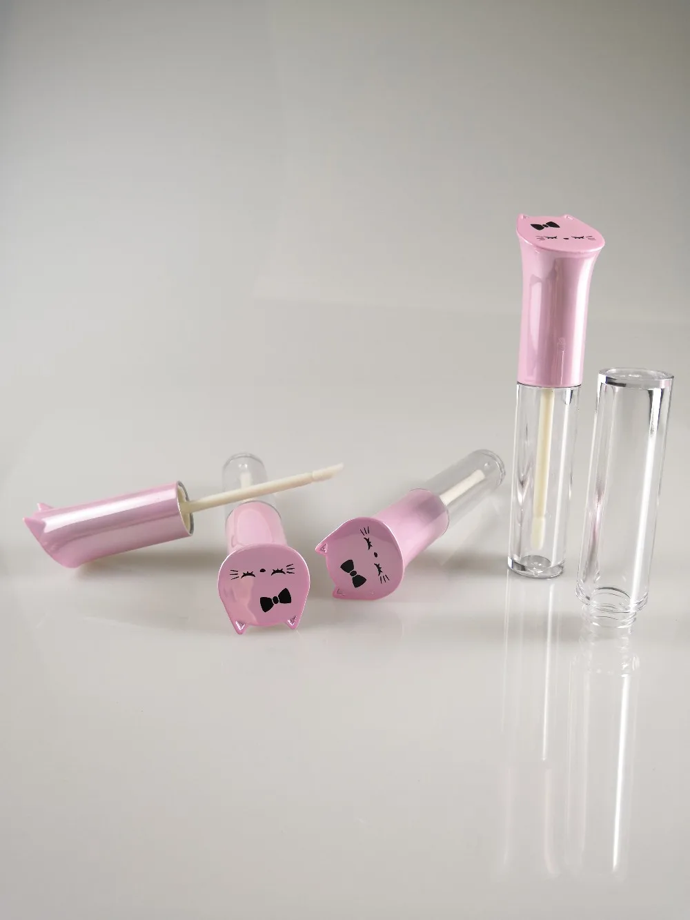 

Cute Lovely Clear Empty Lip Gloss Tube with Pink Cap, Portable Creative Cosmetic Liquid Lipstick Container,Makeup Lip Oil Bottle
