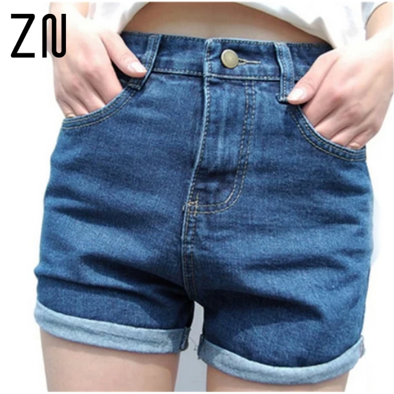 Рука на шортах спереди. Шорты колор блок фото. Zara шорты бермуды 3653\105\700. Шорты женские красный. Short from.