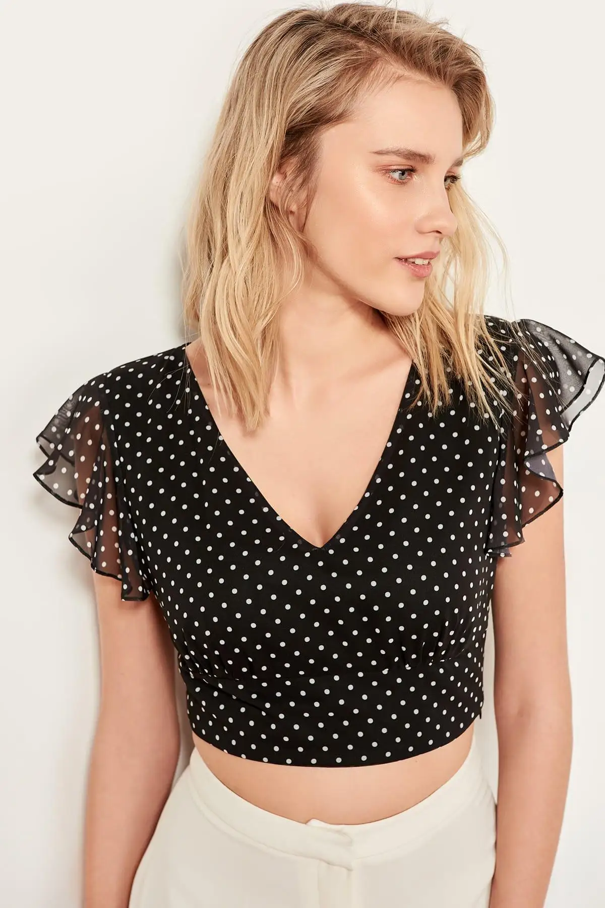 

Trendyol Black Polka Dot Crop Top Blouse TWOSS19LJ0147