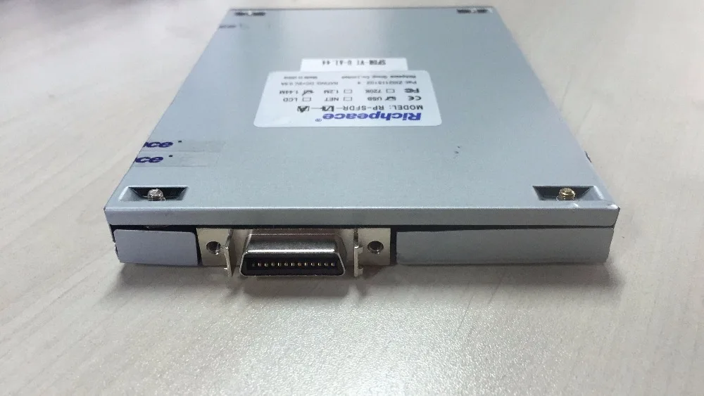 Richpeace USB محاكاة قرص مرن SFDR-VIU-A1.44 ل ماكينة تاجيما للتطريز و تويوتا آلة Richpeace USB محاكاة قرص مرن SFDR-VIU-A1.44 ل ماكينة تاجيما للتطريز و تويوتا آلة
