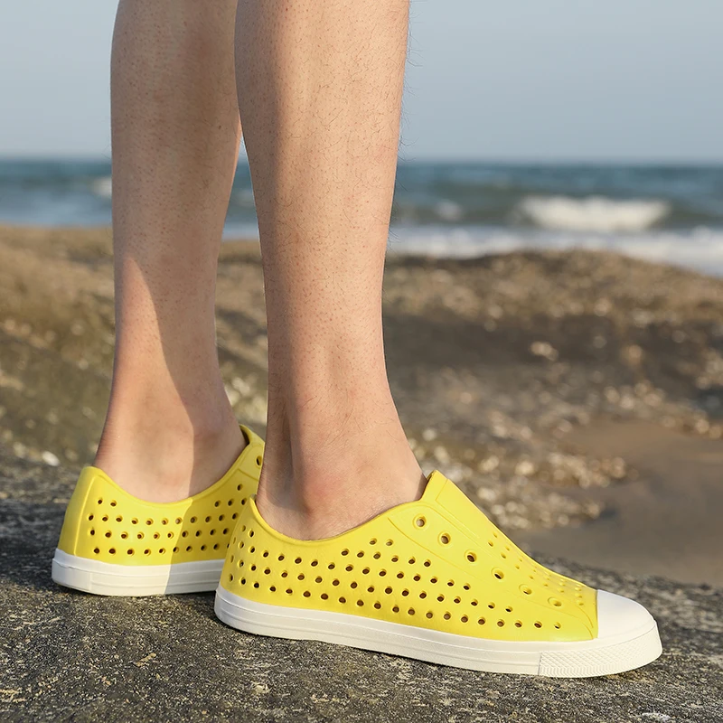 Summer Shoes Woman Beach Slippers Breathable Sandals Men Flip Flops Couples Shoes Slip-on Sea Clogs Hollow Out Outdoor Crocse
