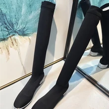 Новинка; модные черные женские сапоги до колена из эластичной ткани; пикантные женские рыцарские сапоги на среднем каблуке со стразами без застежки; шикарная подошва; размер 40